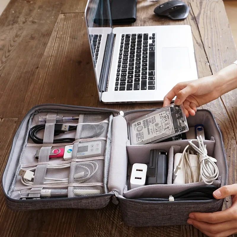 電子アクセサリー、ケーブル、イヤホン収納用のポータブルテック - Tech Accessories Storage のレビューと価格